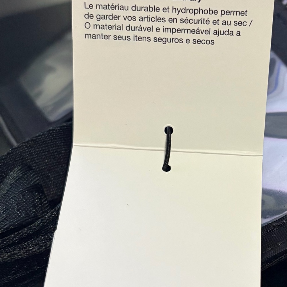 BNWT NIKE TECH STATEMENT ZIP WALLET LANYARD BLACK CARD HOLDER - Picture 2 of 14